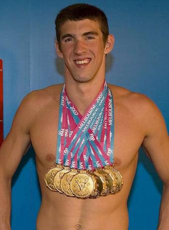 Michael Phelps com medalhas de Ouro