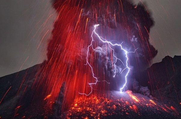 Volcanic Lightning (Relâmpagos vulcânicos)