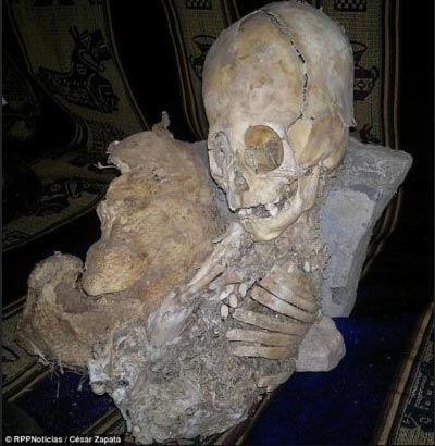 Esqueleto Gigante Fossilizado