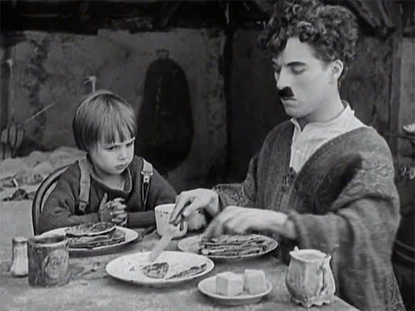 Jackie e Chaplin almoçando