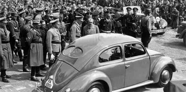 Adolf Hitler na fábrica da Volkswagen em Wolfsburg