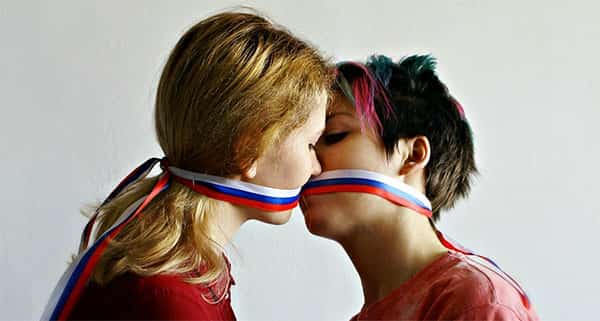 Beijo Gay, Meninas