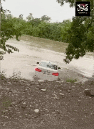 Jogando BMW no rio
