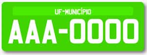 Placa com letras em branco sobre fundo verde