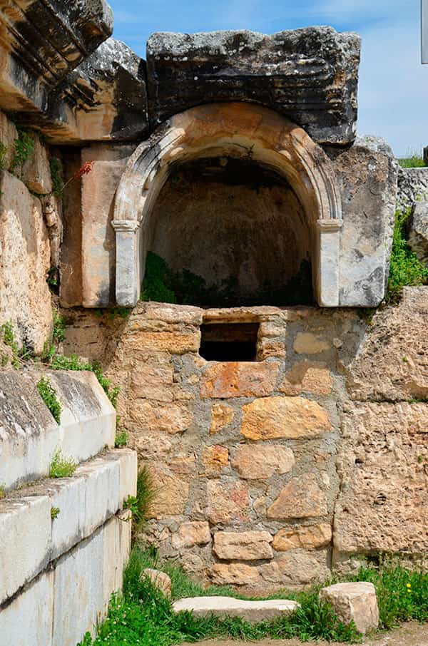 Ploutonion em Hierápolis ou Portão de Plutão, Turquia