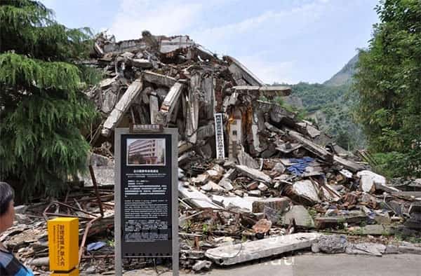 Ruinas de vários prédios de Beichuan