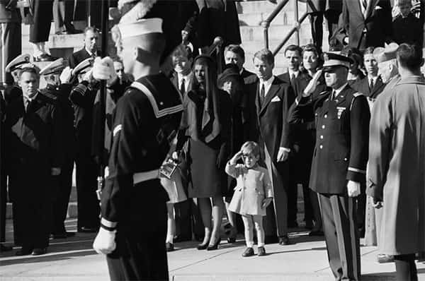 Saudação ao caixão de JFK